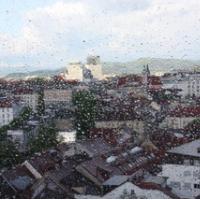 �etrtkov jutranjc, ki se ob pogledu skozi okno ne more odlo�it, ali naj vzame marelo