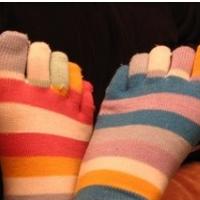 �etrtek prina�a tople nogavice