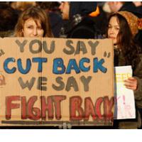 KAKO APOLITI�NA MLADINA OB EVROPSKIH KRIZNIH UKREPIH ODKRIVA POLITIKO