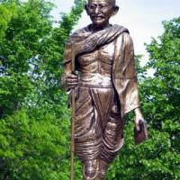 SLOVENJGRA�KI OFF GANDHIJEVSTVA