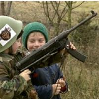 Raw Footage  surove podobe Balkanske vojne, ki jih Zahodnjaki najraje prebavljajo