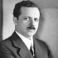 Propagandno uglaevanje lovekega kaosa ali nadaljevanje demokracije z drugimi sredstvi - primer Edward Bernays 