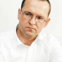Intervju z nekdanjim dekanom Filozofske fakultete Valentinom Bucikom-1.del