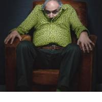 TOREK SE POGREZA SAM VASE. ŠE RAJŠI PA V FOTELJ.