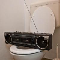 RADIO, PA DAJ NE SERI!