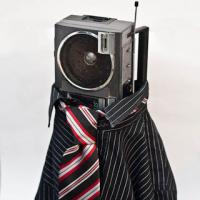 RADIO, OBLEKA ŠE NE NAREDI ČLOVEKA!