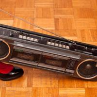 RADIO, A KAR NA ČEVELJ TE JE DALA?