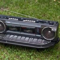 RADIO, PRIZNAM, RES IMAŠ NEK SVOJ ŽAR!